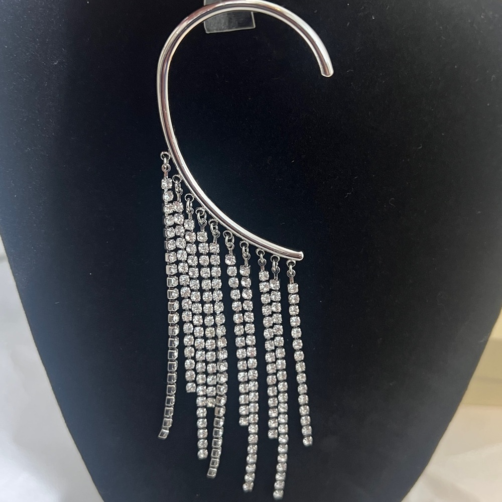 CAMILA COELHO
Samantha Earring in Silver Rhinestone
Color: Silver Rhinestone - Picture 3 of 3